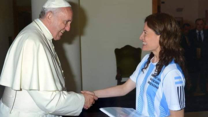 Karina Fassi: su nuevo libro, una charla y la fuerza de abrazar la vida