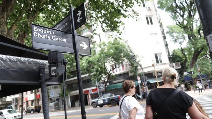 Inauguraron una esquina, un mural y renombraron una estación de subte en homenaje a Charly García
