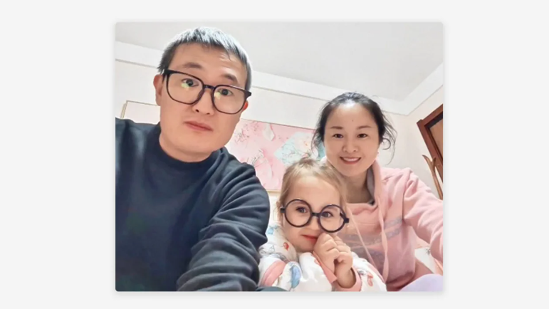 Sorpresa: son chinos y tuvieron una hija rubia con ojos azules