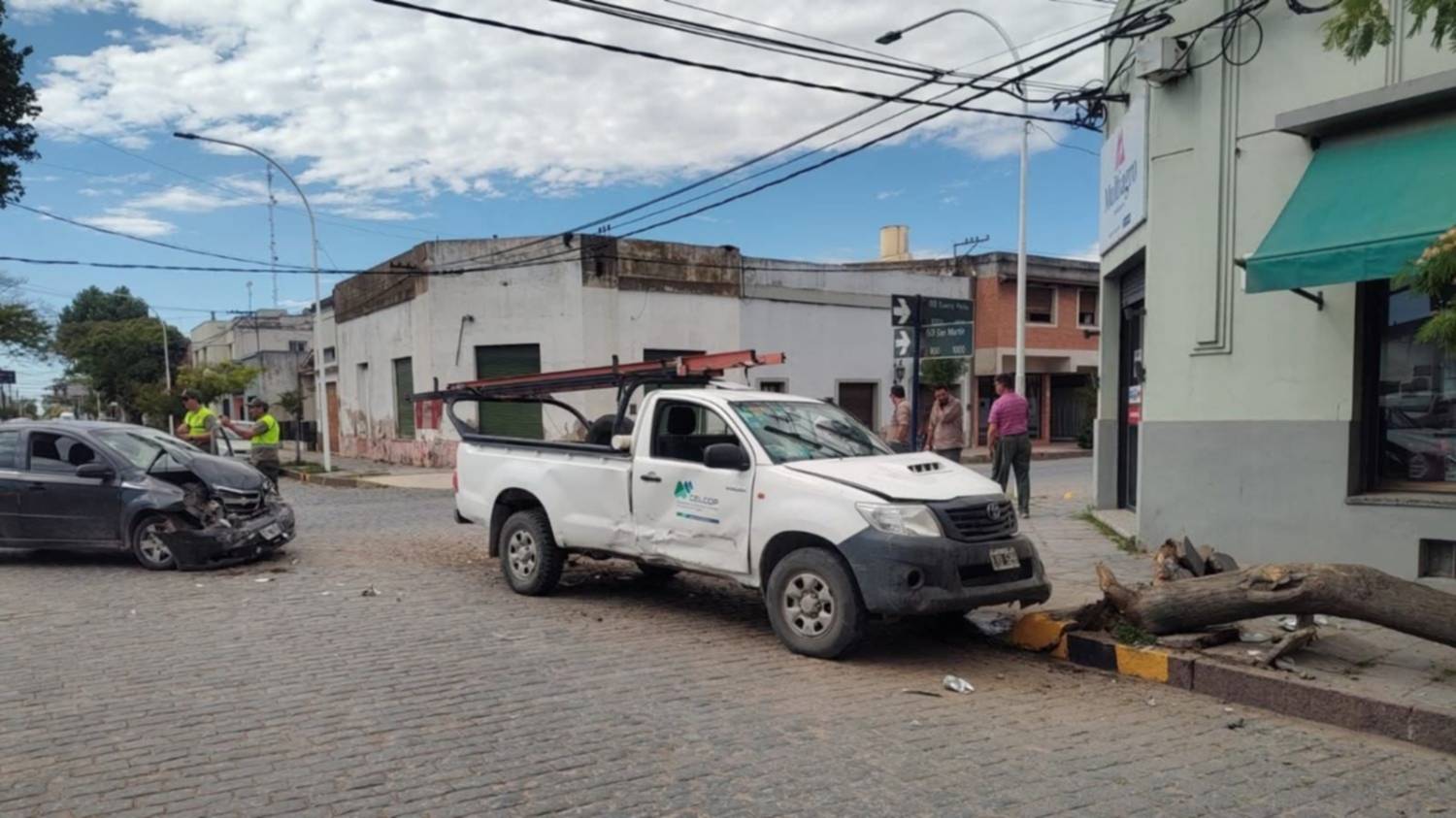 Coronel Pringles: dos hospitalizados luego de un fuerte choque en la zona céntrica