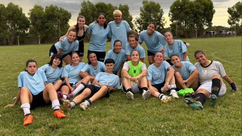 La Selección femenina de la Liga del Sur goleó a Olavarría y avanzó de fase dos fechas antes
