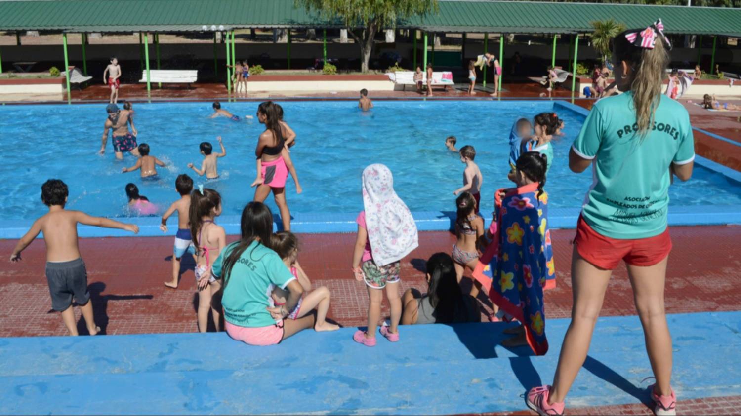 Colonias de verano: una nueva exigencia municipal para la habilitación de piletas