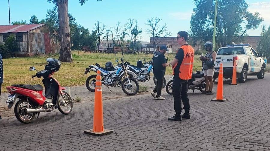 Tres personas fueron arrestadas durante un operativo policial