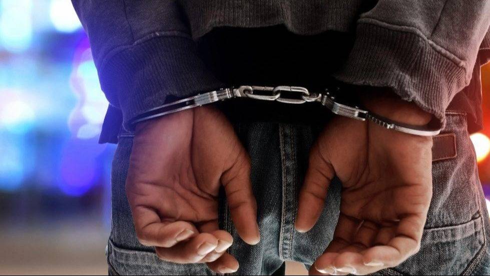 Sentenciado a 16 años de cárcel por abusar de la hija de su pareja