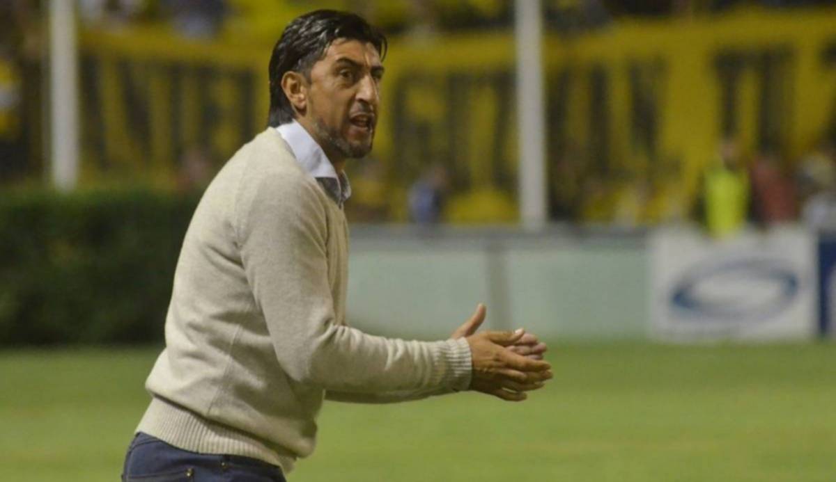 Cristian Díaz, el que en 2016 se "tiró" en contra de Olimpo y de sus hinchas, es el DT de Deportivo Madryn