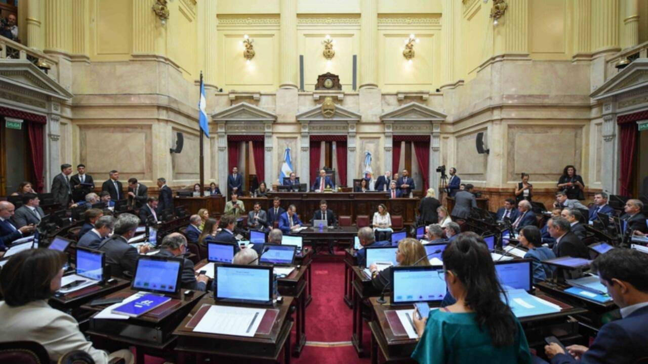Tras enviar el proyecto de reforma laboral, el Gobierno aspira a un debate exprés en el Senado