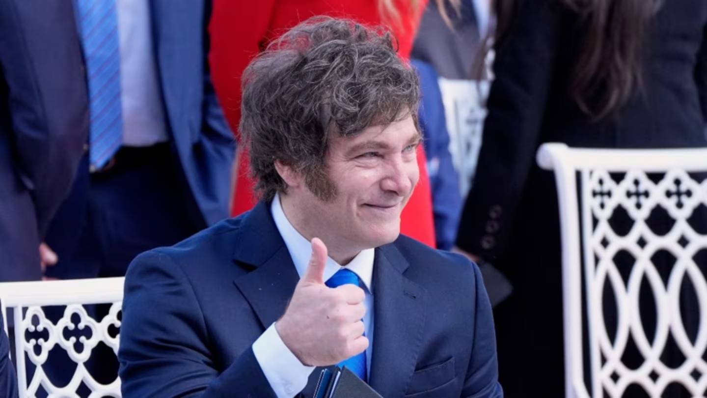 Milei viajará a Londres y quiere negociar el levantamiento del veto británico a la compra de armas