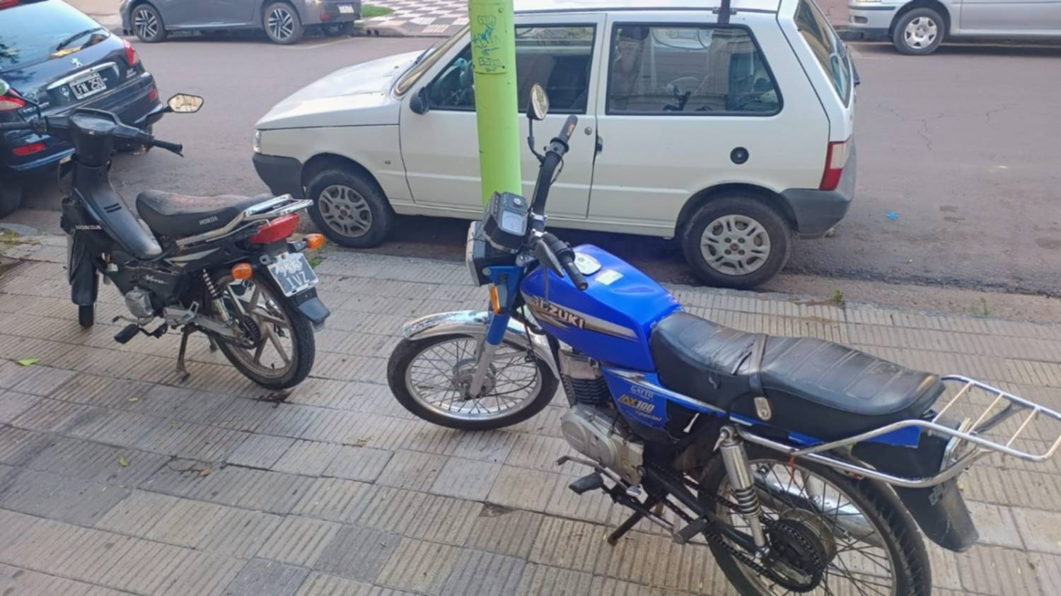 Detienen a dos menores que intentaban robar motos en el centro
