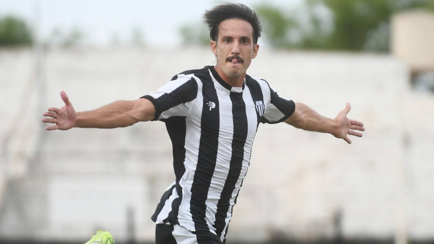 Parra le cumplió al DT y saldó una deuda personal: "Hacer un gol con esta camiseta es emocionante"