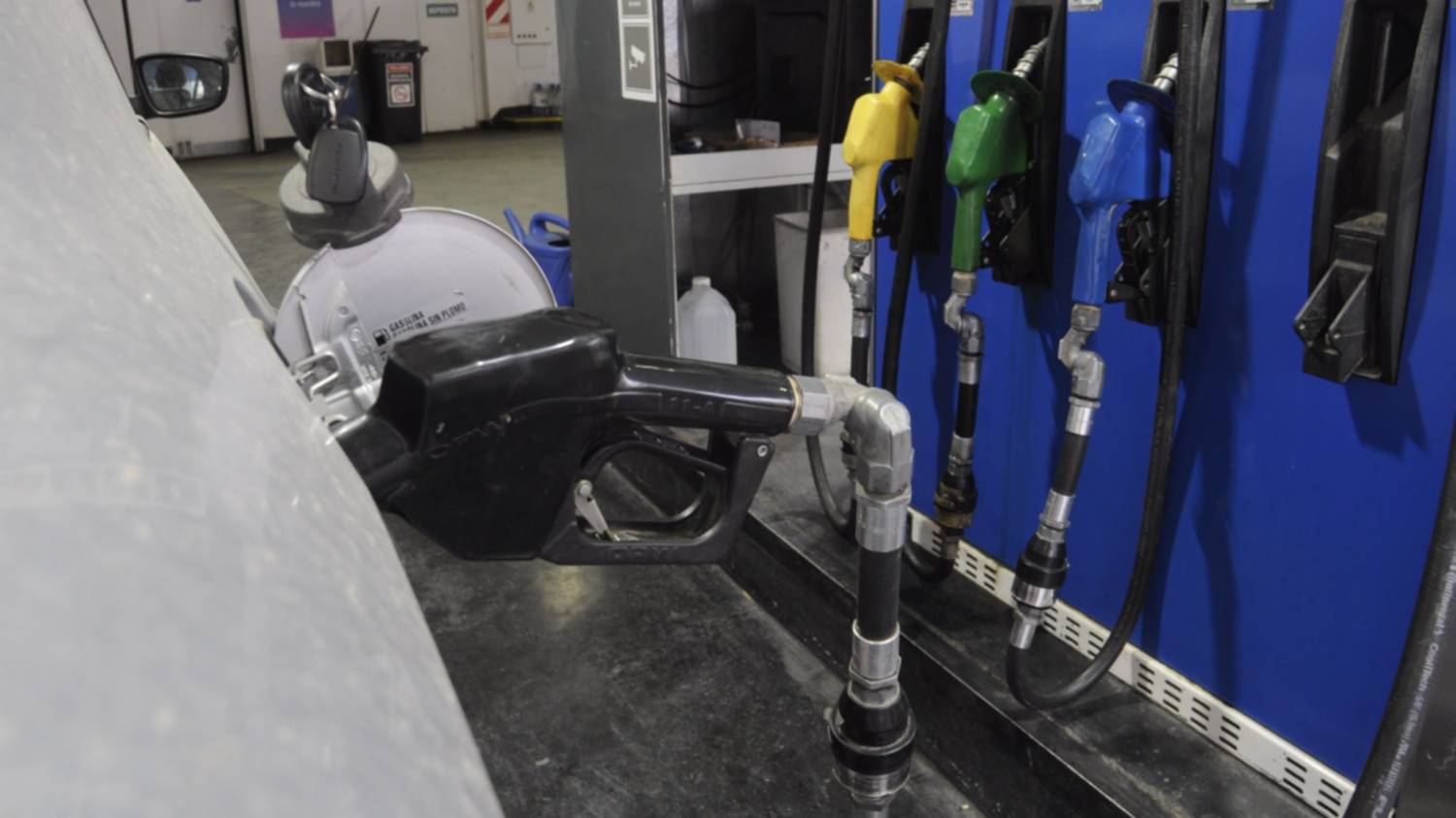 YPF baja el precio de la nafta: cuándo se aplica el descuento anunciado por Horacio Marín