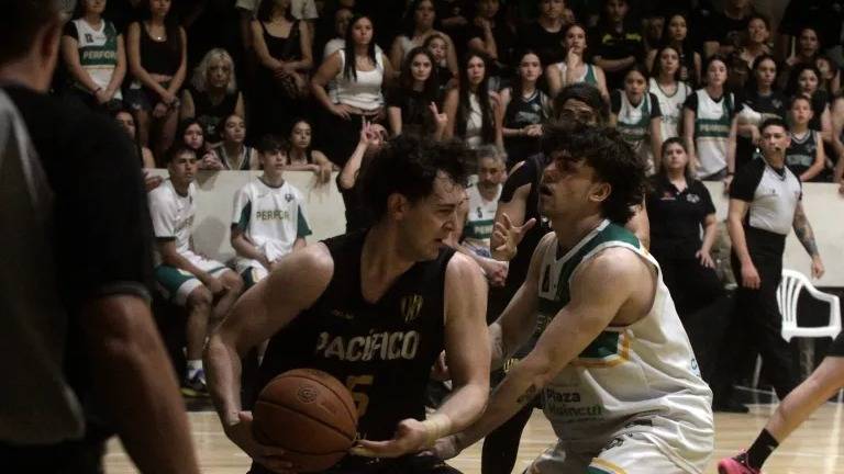 Jugaron 114 segundos, la serie quedó 1-1 y hoy vuelven a medirse en la final del Prefederal