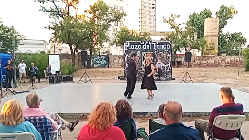 Más de 250 artistas participaron de la quinta edición de Puerto Tango en la Plaza Mario Iaquinandi