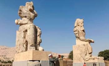 Egipto reubica dos estatuas colosales de Amenhotep III tras dos décadas de restauración