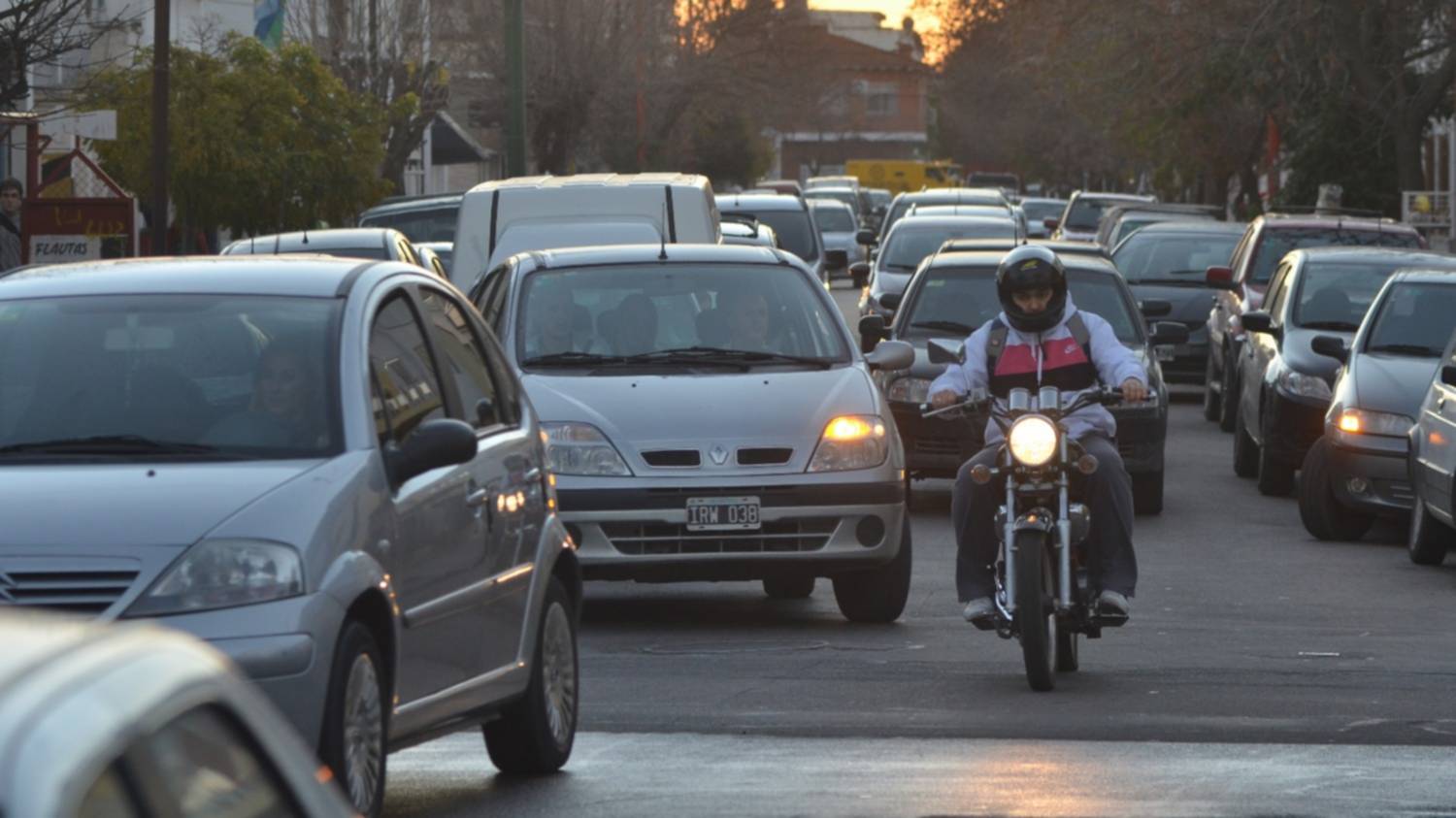 Eliminan lugares reservados y un carril preferencial para habilitar 90 boxes de estacionamiento