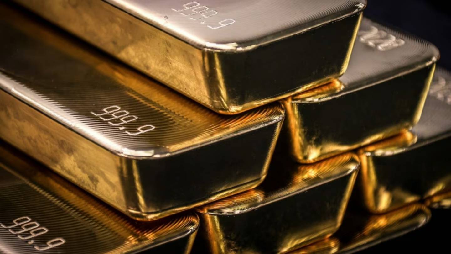 El oro superó por primera vez los 4.400 dólares y marcó un nuevo récord