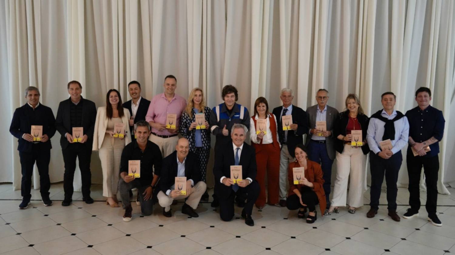 Javier Milei agasajó a su Gabinete con un asado en Olivos, para hacer un balance del año