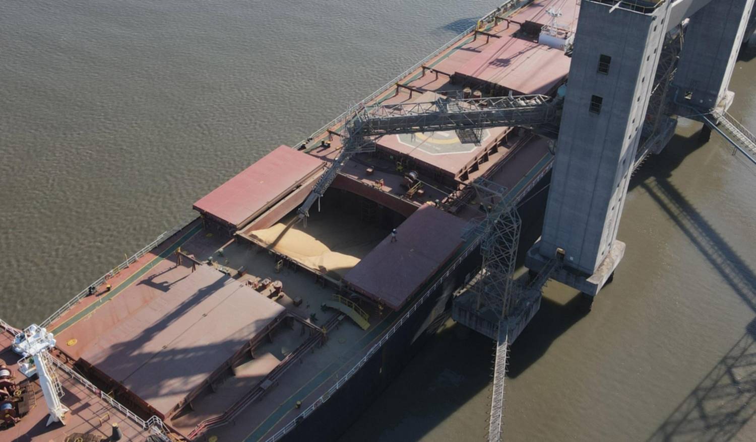 Noviembre récord en el puerto de Bahía Blanca  y expectativa por un pico logístico en 2026