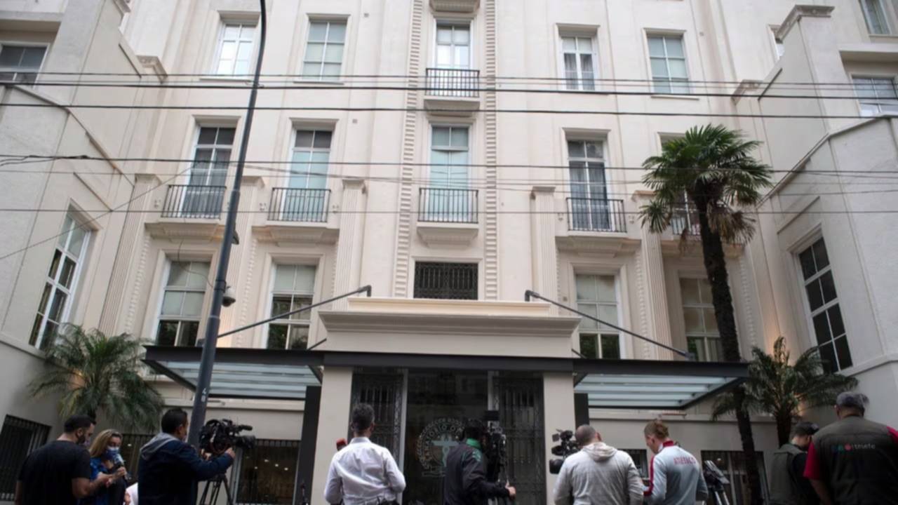 Nuevo parte médico de Cristina Kirchner: presentó una leve complicación en el intestino