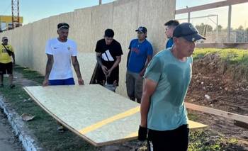 Jugó en Olimpo, fue campeón con Racing y hoy es presidente, utilero y albañil en el club que lo vio nacer